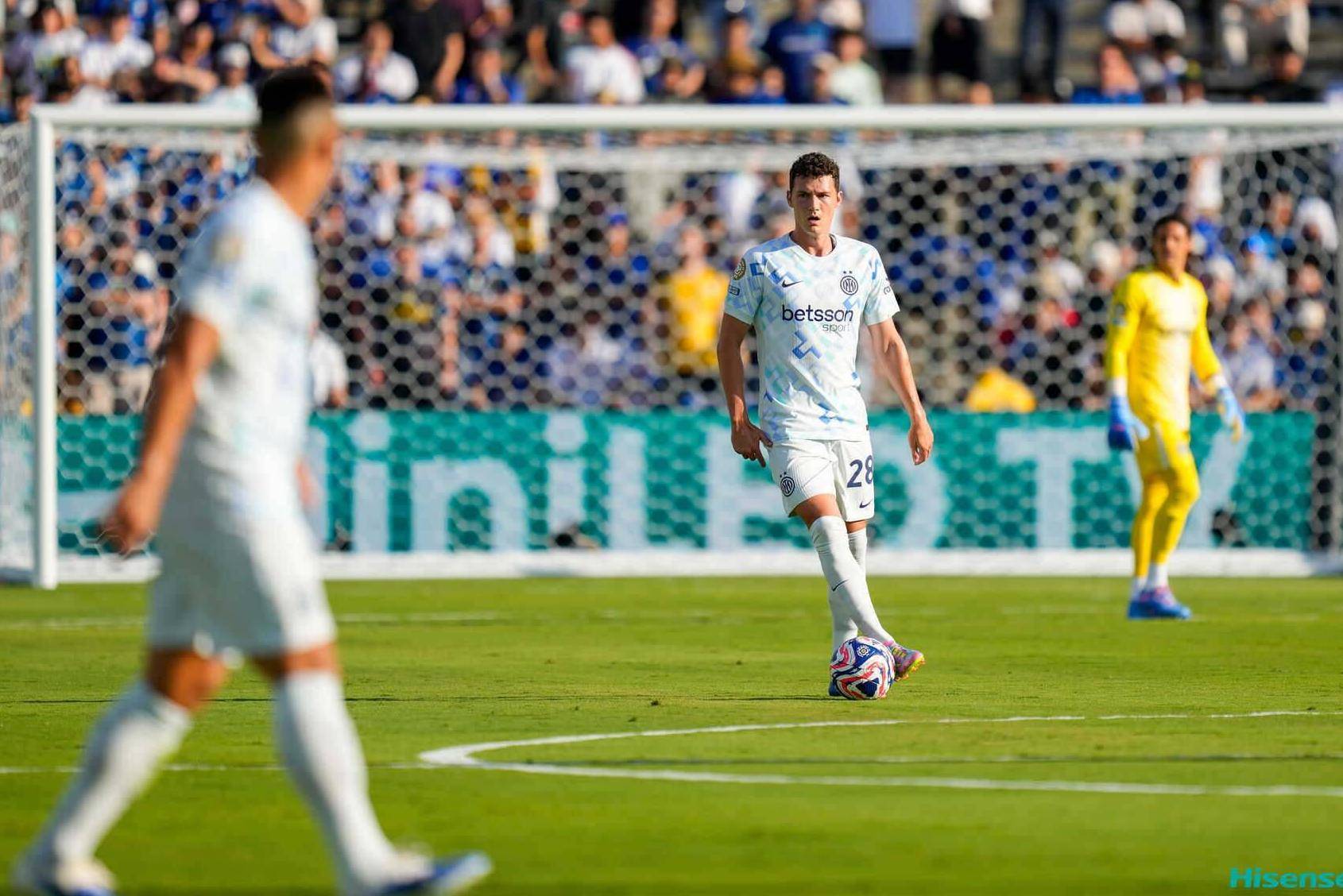 球迷怒批！世俱杯首战梦游，欧冠惨败阴影再现，蓝黑军团小组出线悬了？